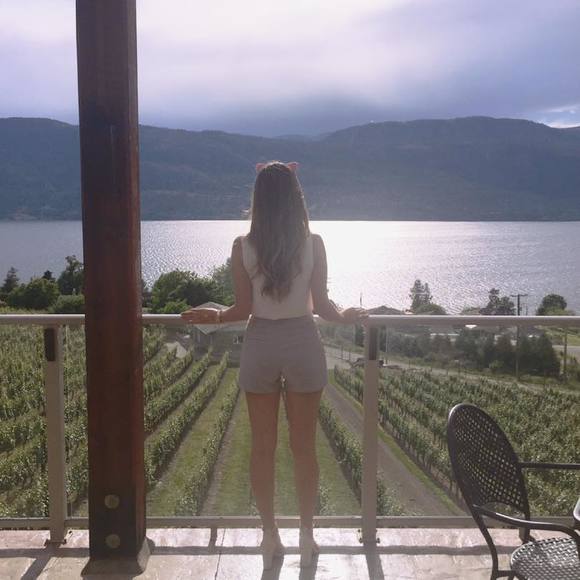 Meet your Posher, Chloe - Picture 1 of 1